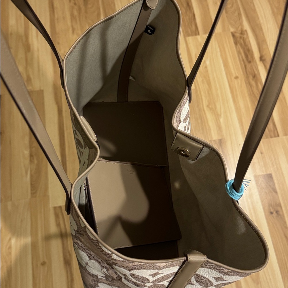 Kate Spade Tan and White Floral Tote - Picture 7 of 9